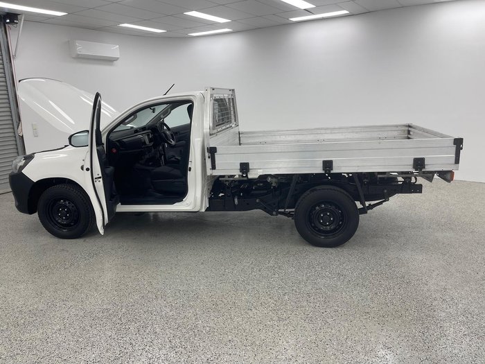 2018 Toyota Hilux Workmate TGN121R 4x2 Glacier White