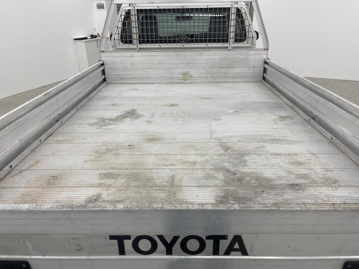 2018 Toyota Hilux Workmate TGN121R 4x2 Glacier White