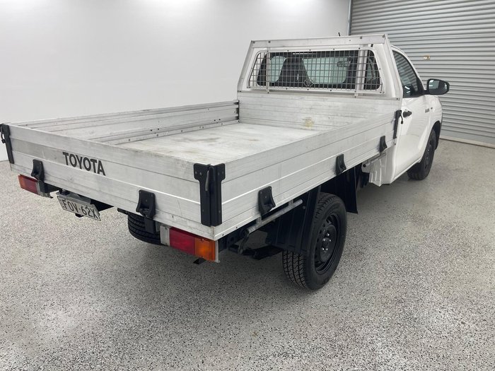 2018 Toyota Hilux Workmate TGN121R 4x2 Glacier White
