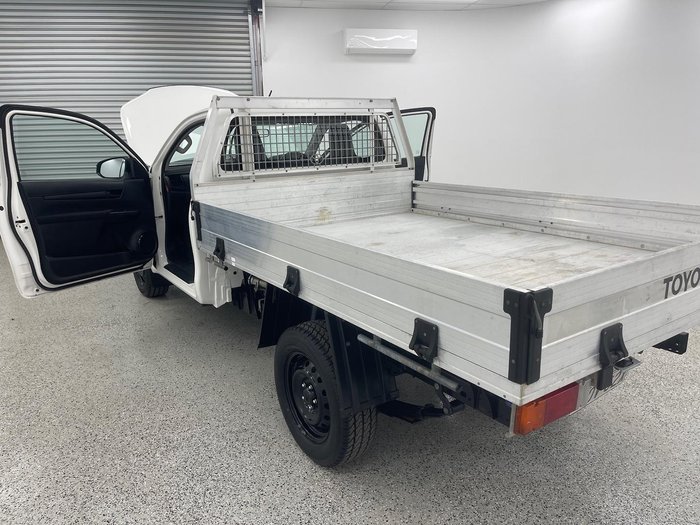 2018 Toyota Hilux Workmate TGN121R 4x2 Glacier White