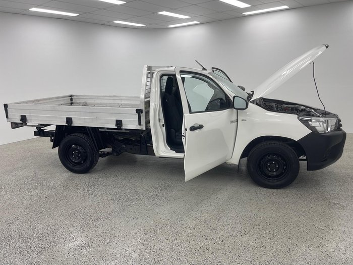 2018 Toyota Hilux Workmate TGN121R 4x2 Glacier White