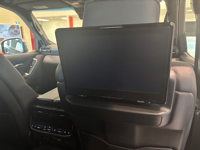 2024 Toyota LANDCRUISER LC300 3.3L V6 DSL Sahara 7 Seats