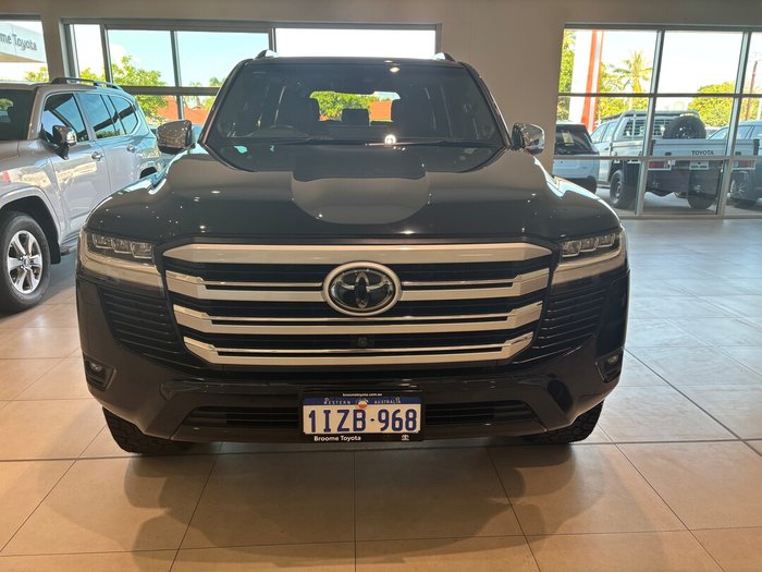 2024 Toyota LANDCRUISER LC300 3.3L V6 DSL Sahara 7 Seats