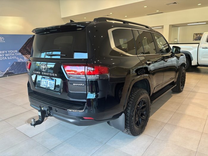2024 Toyota LANDCRUISER LC300 3.3L V6 DSL Sahara 7 Seats