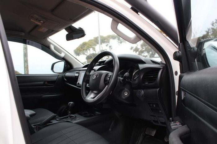 2022 Toyota Hilux SR