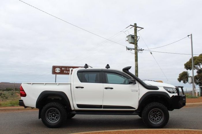 2022 Toyota Hilux SR