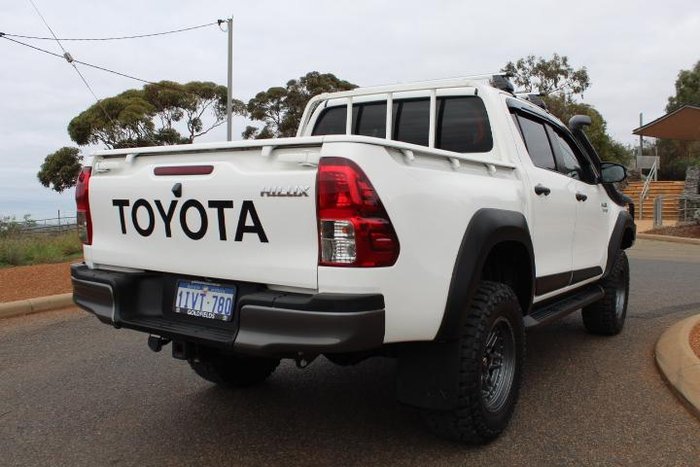 2022 Toyota Hilux SR
