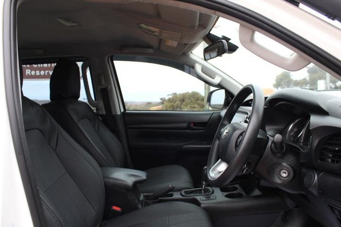 2022 Toyota Hilux SR