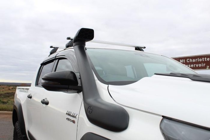 2022 Toyota Hilux SR