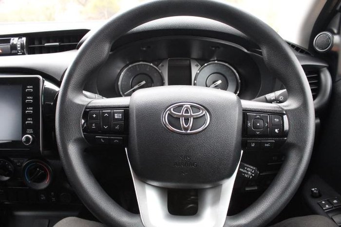 2022 Toyota Hilux SR