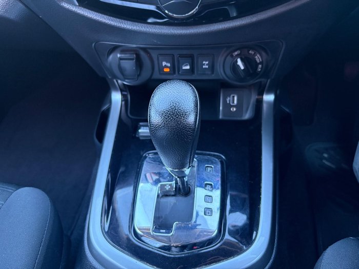 2022 Nissan Navara ST-X