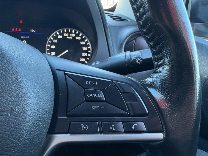 2022 Nissan Navara ST-X