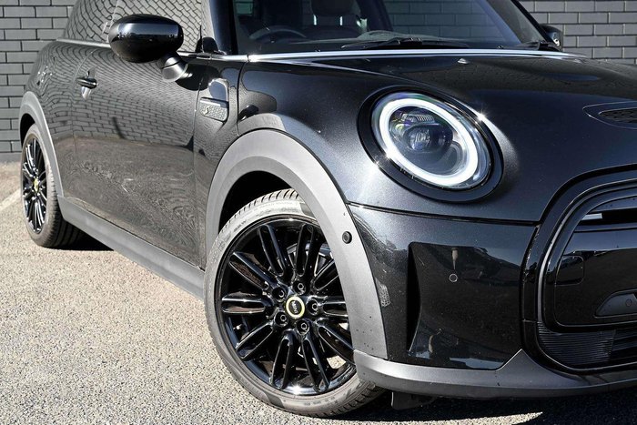 2022 MINI Hatch Cooper SE MINI Yours