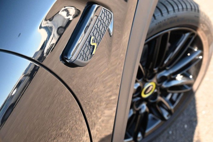 2022 MINI Hatch Cooper SE MINI Yours