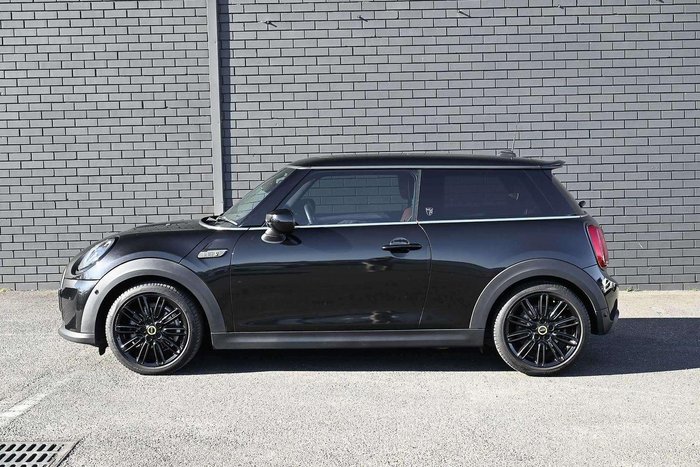2022 MINI Hatch Cooper SE MINI Yours