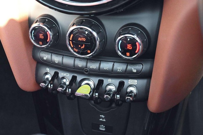 2022 MINI Hatch Cooper SE MINI Yours