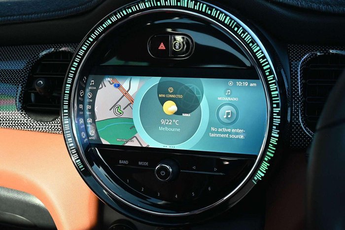 2022 MINI Hatch Cooper SE MINI Yours