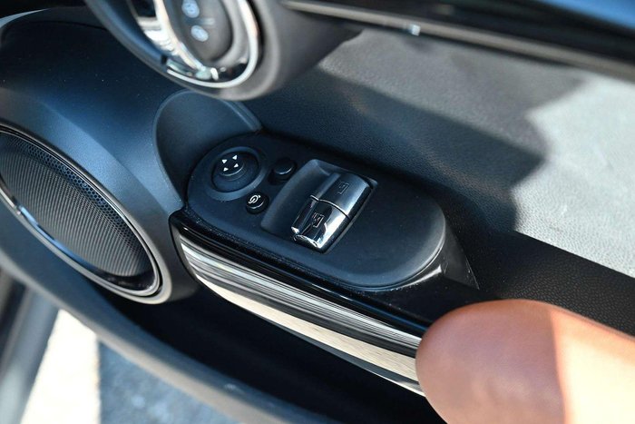 2022 MINI Hatch Cooper SE MINI Yours
