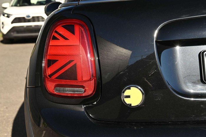 2022 MINI Hatch Cooper SE MINI Yours