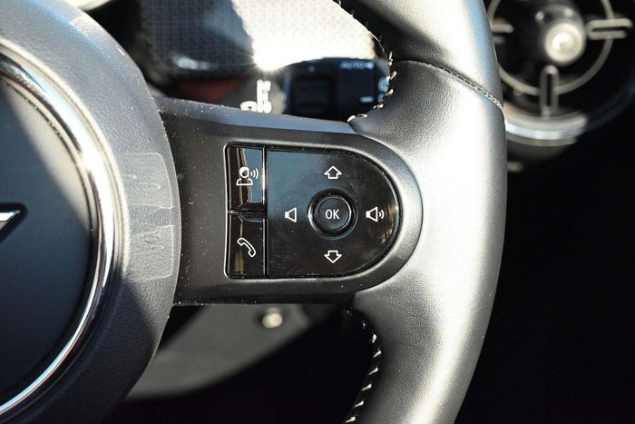 2022 MINI Hatch Cooper SE MINI Yours