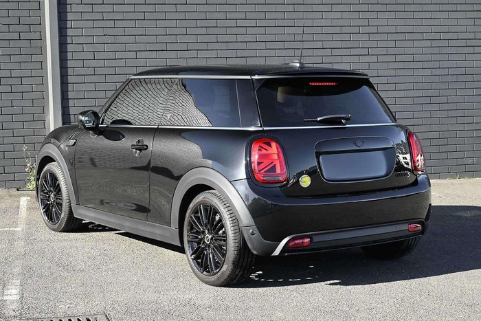 2022 MINI Hatch Cooper SE MINI Yours