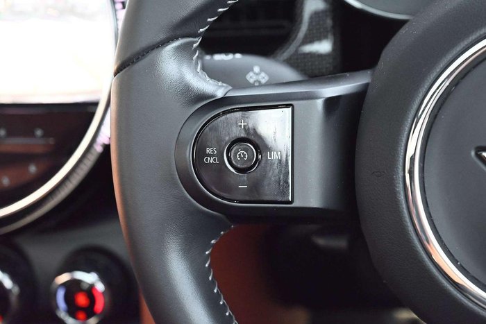 2022 MINI Hatch Cooper SE MINI Yours