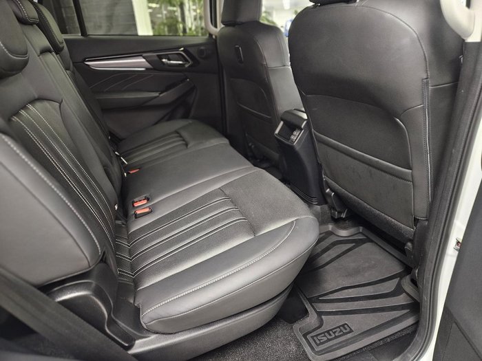 2022 Isuzu MU-X LS-T