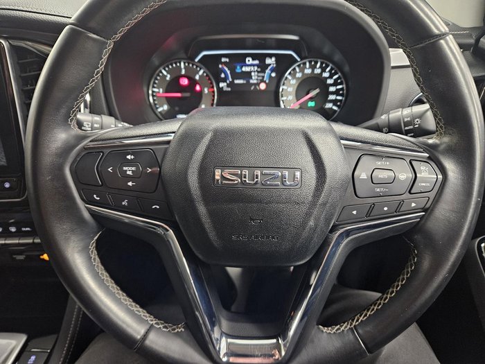 2022 Isuzu MU-X LS-T