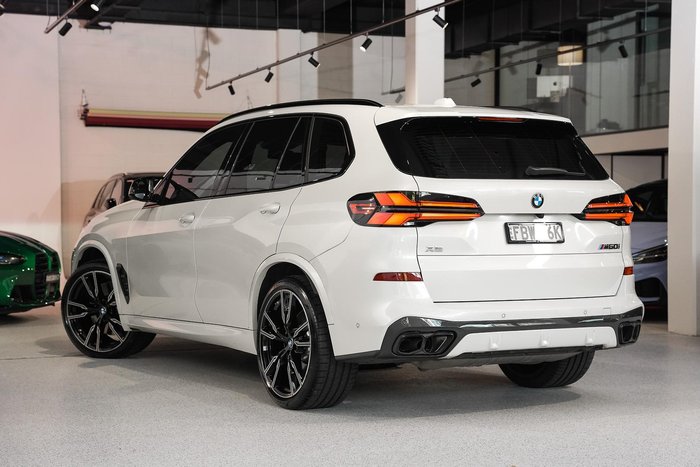 2023 BMW X5 M60i