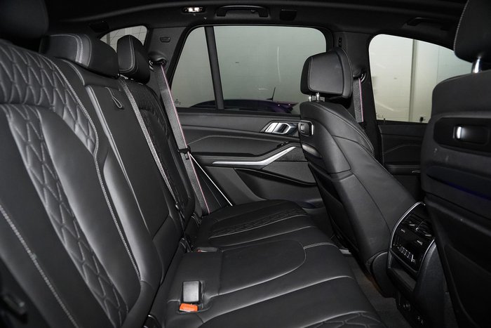 2023 BMW X5 M60i