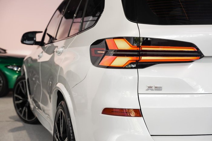 2023 BMW X5 M60i