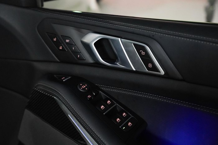 2023 BMW X5 M60i