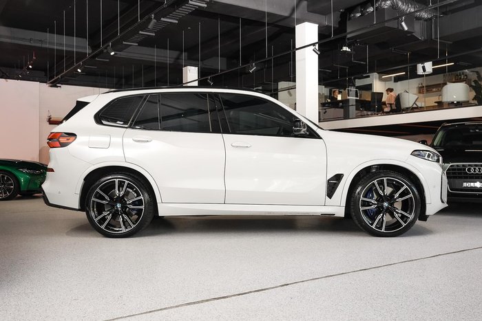 2023 BMW X5 M60i