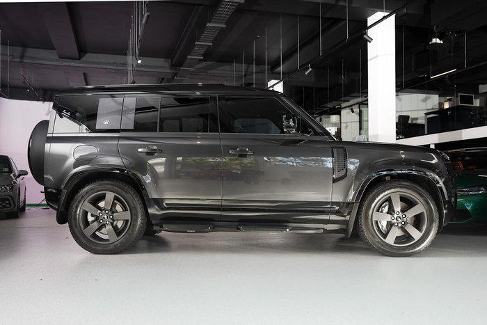 2024 Land Rover Defender 110 D300 X-Dynamic HSE