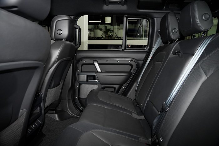 2024 Land Rover Defender 110 D300 X-Dynamic HSE
