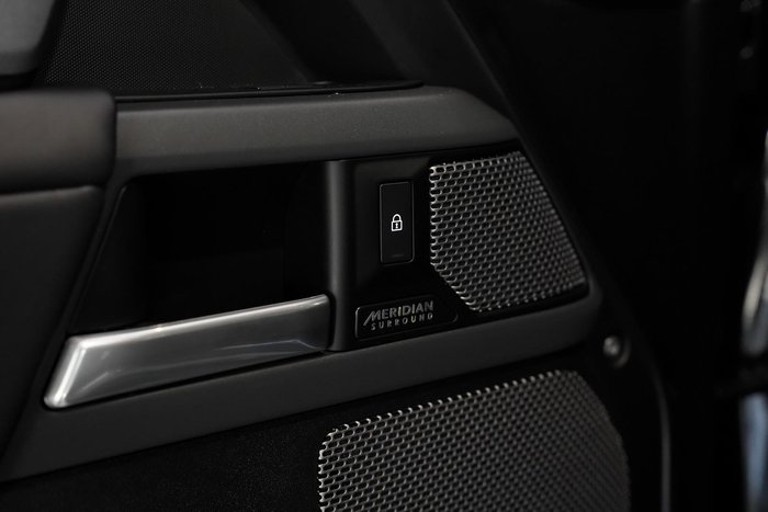 2024 Land Rover Defender 110 D300 X-Dynamic HSE