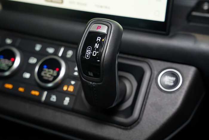 2024 Land Rover Defender 110 D300 X-Dynamic HSE