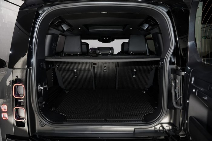 2024 Land Rover Defender 110 D300 X-Dynamic HSE