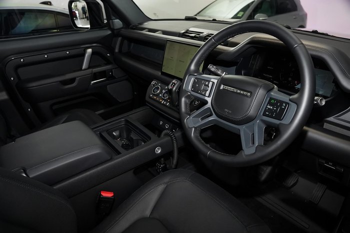 2024 Land Rover Defender 110 D300 X-Dynamic HSE