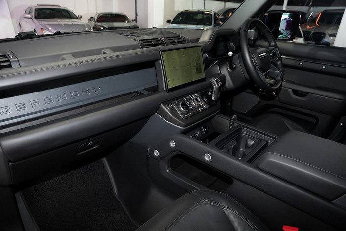 2024 Land Rover Defender 110 D300 X-Dynamic HSE