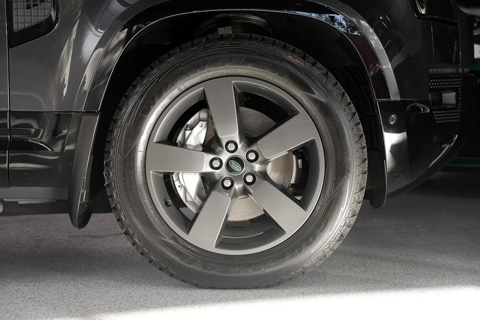2024 Land Rover Defender 110 D300 X-Dynamic HSE