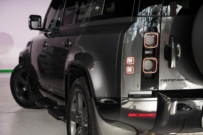 2024 Land Rover Defender 110 D300 X-Dynamic HSE
