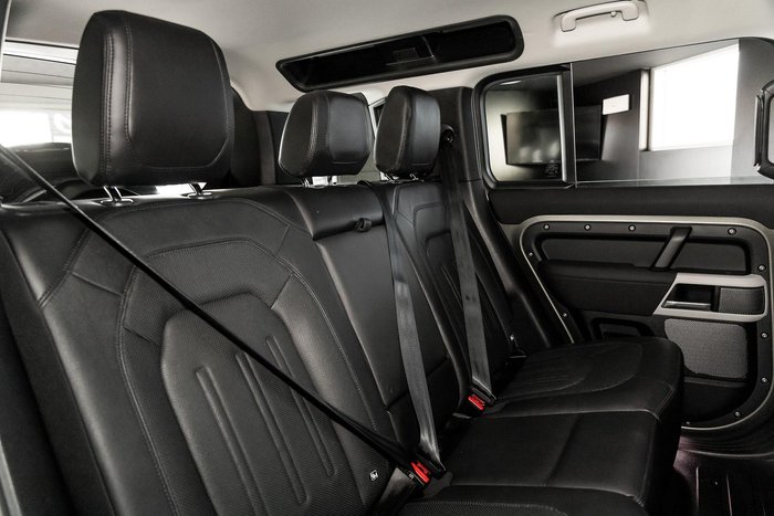 2021 Land Rover Defender 110 D300 SE