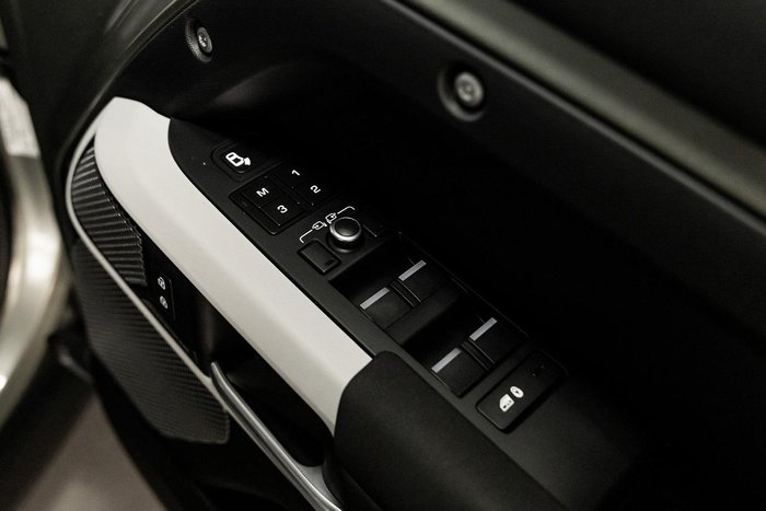 2021 Land Rover Defender 110 D300 SE
