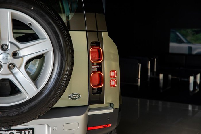 2021 Land Rover Defender 110 D300 SE