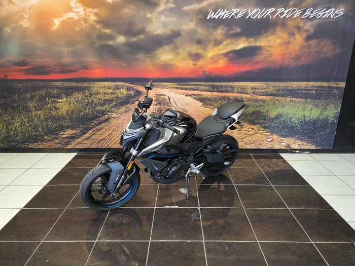 2025 CFMOTO 450 NK BLACK