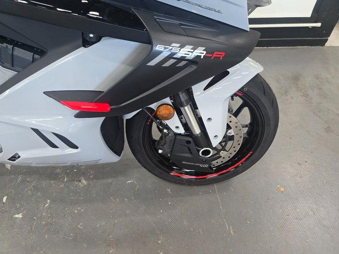 2025 CFMOTO 2025 CF Moto 675CC 675 SR-R ABS Aerolite Grey
