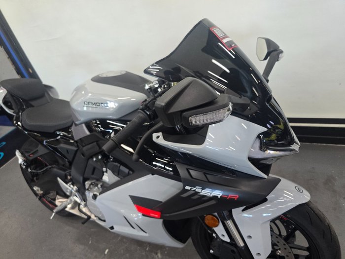 2025 CFMOTO 2025 CF Moto 675CC 675 SR-R ABS Aerolite Grey