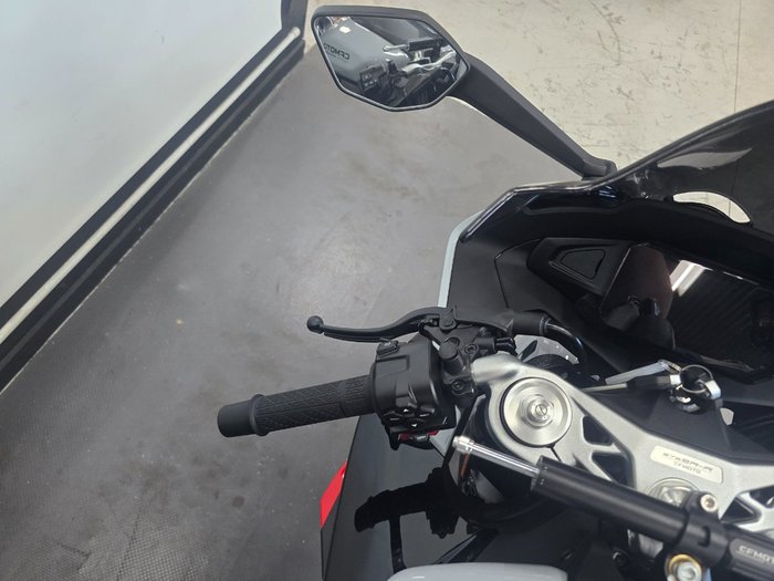 2025 CFMOTO 2025 CF Moto 675CC 675 SR-R ABS Aerolite Grey
