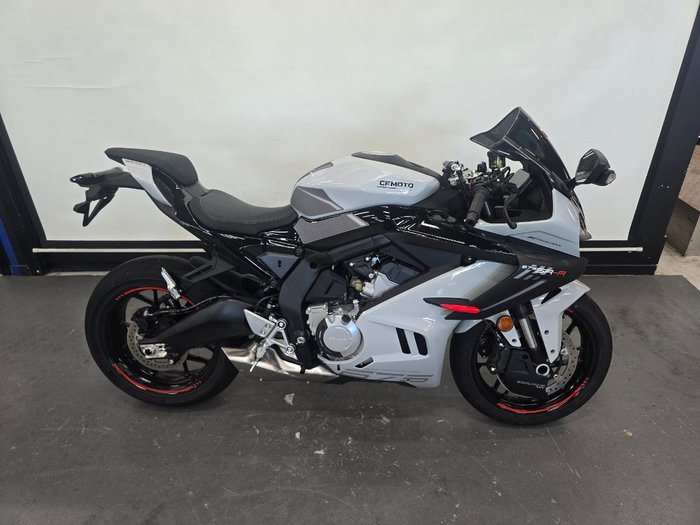 2025 CFMOTO 2025 CF Moto 675CC 675 SR-R ABS Aerolite Grey